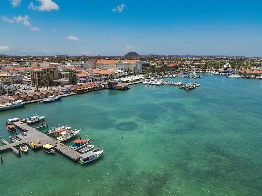 2Bd 2Bath Apt - 5 Star Ocean View, Pool, Gym Oranjestad Apartamento